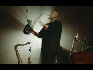 Tom Diesel Live video for I Know
